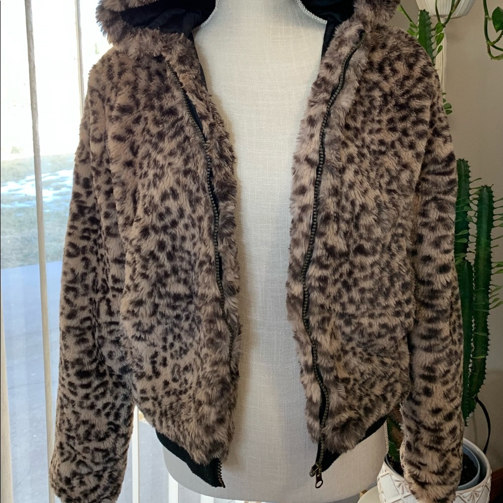 Youth XL, Leopard Coat